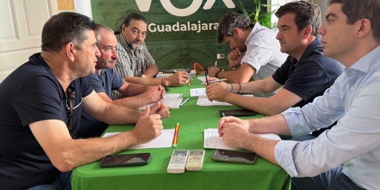 VOX se reúne con ganaderos de Guadalajara para trasladar sus demandas al Congreso y defender el campo español