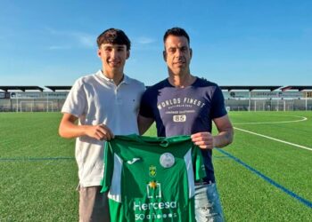 Yélamos renueva con el CD Marchamalo tras consolidarse como lateral