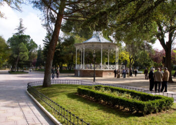 Guadalajara cierra parques, piscina y zoo por aviso amarillo de AEMET por tormentas y viento