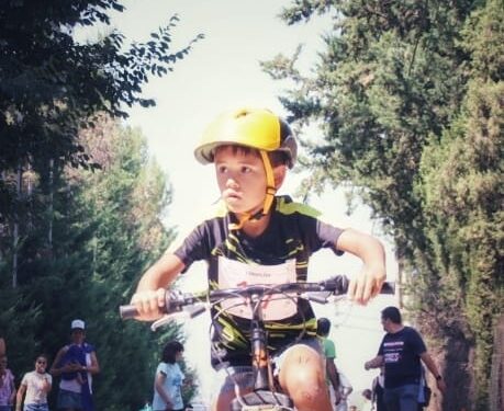 Más de 40 jóvenes participan en el Triatlón Infantil de Espinosa de Henares