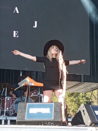 Eva Ryjlen: una sacerdotisa del pop-rock en estado de gracia