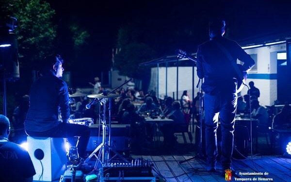 Terraceando Yunquera 2025: música en directo con Musical Moments RL y Kalanda