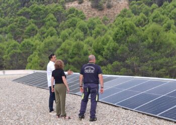 Chiloeches instala placas solares en el colegio José Inglés para reducir consumo y apostar por la sostenibilidad