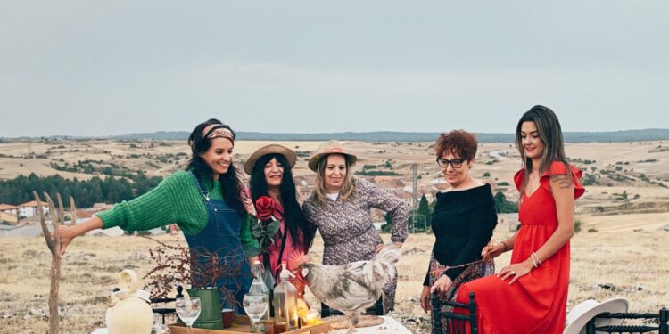 Cuatro mujeres emprendedoras reactivan Villanueva de Alcorón en la España despoblada