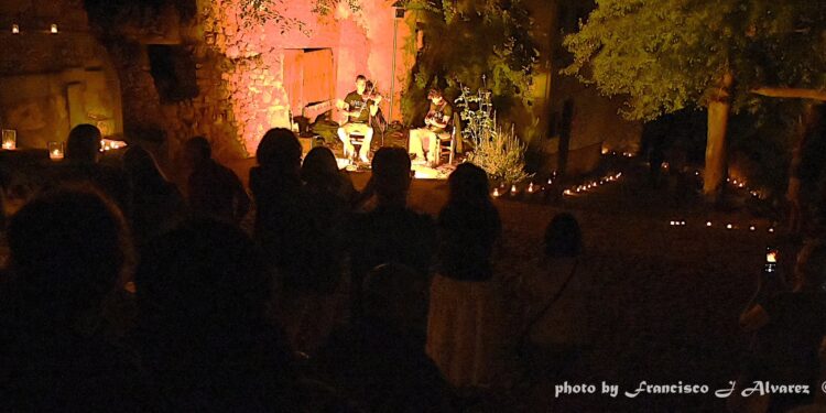 Di-Fussion deslumbra en Checa Ilumina 2025: música, velas y magia en la Sierra de Guadalajara