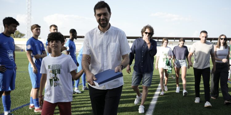 Emotivo homenaje a Santiago Pascual en La Solana: legado eterno del CD Marchamalo