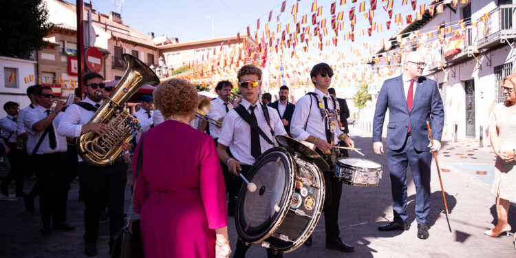 Pasacalles, misa solemne y vermú popular en el día grande de las fiestas de Yunquera de Henares
