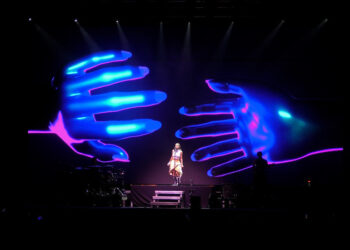 María Becerra y Lit Killah llenan la Fuente de la Niña