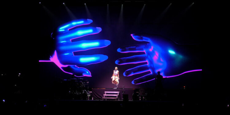 María Becerra y Lit Killah llenan la Fuente de la Niña