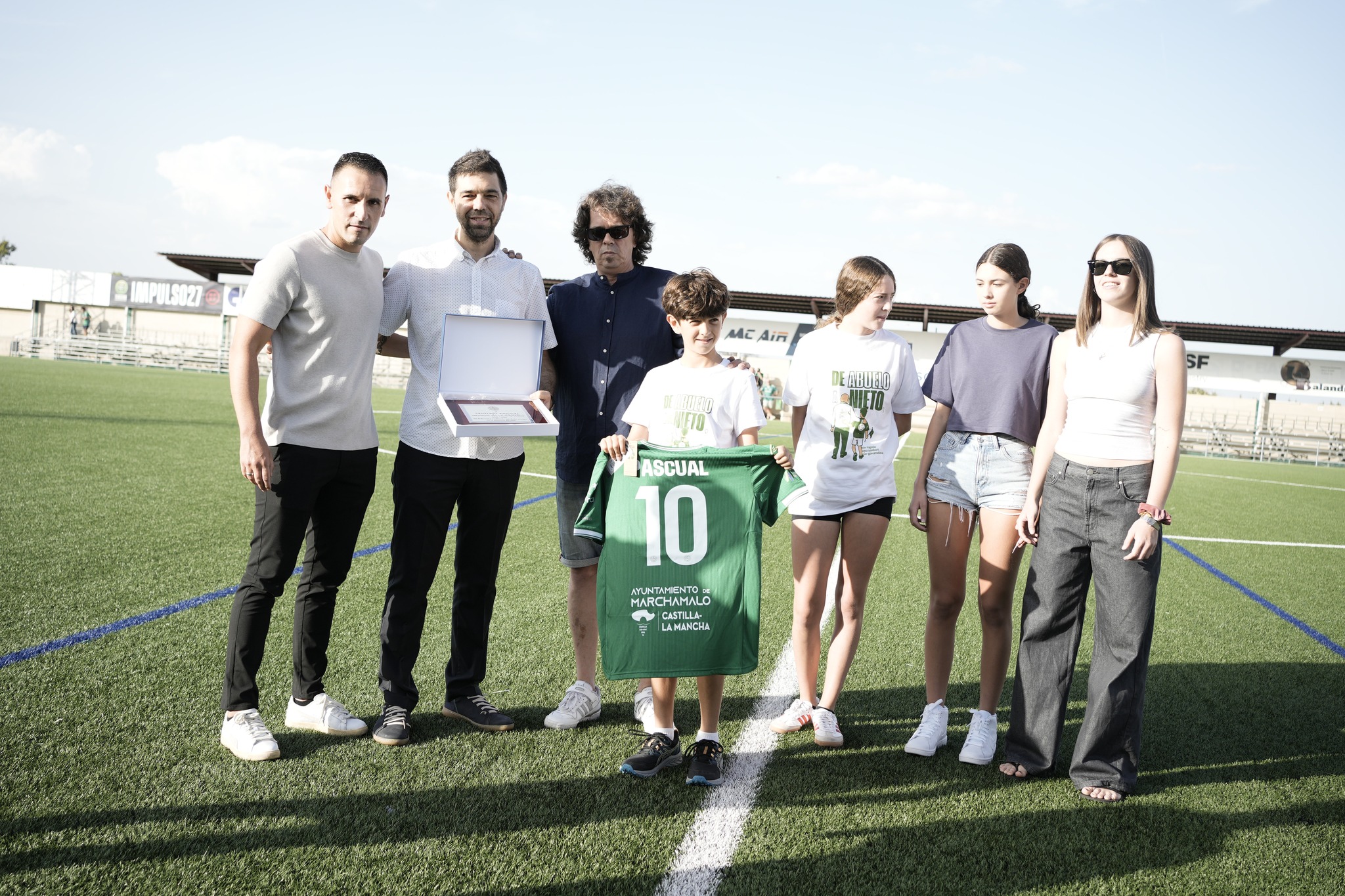 La Solana se tiñó de emoción en el homenaje a Santiago Pascual
