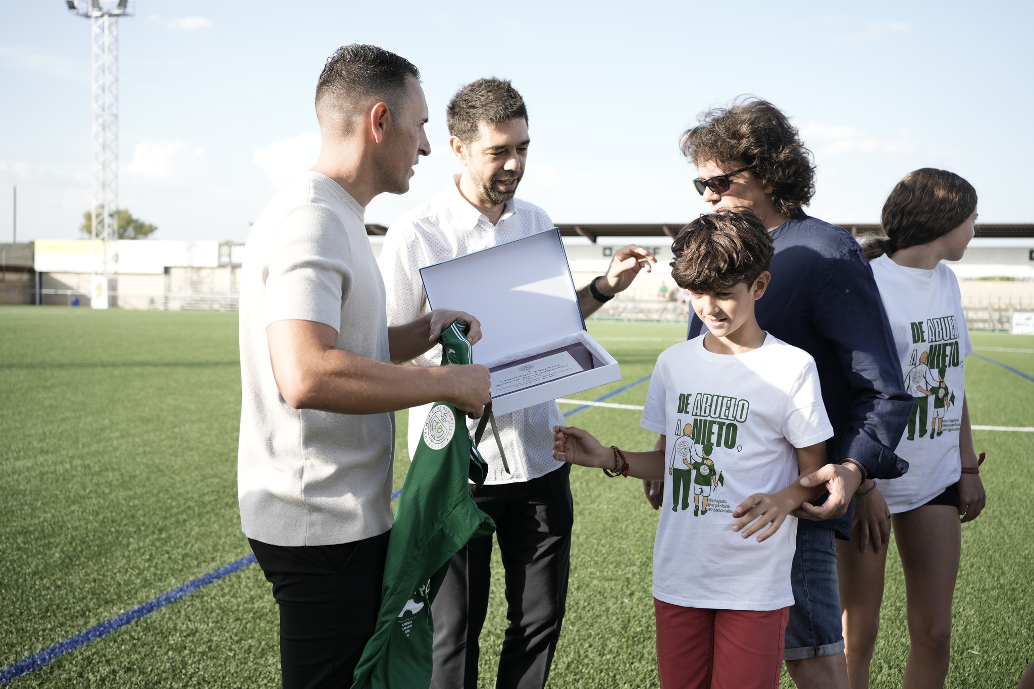 Emotivo homenaje a Santiago Pascual en La Solana: legado eterno del CD Marchamalo