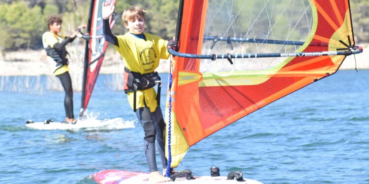 III Regata Solidaria Castilla-La Mancha 2025 en Alocén: Windsurf y Wingfoil con fines benéficos