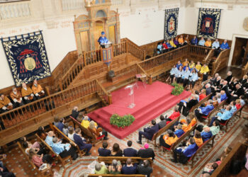 Apertura del curso 2025-2026 en la Universidad de Alcalá entre tradición y protesta