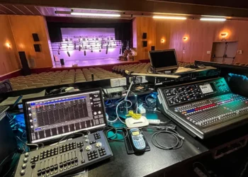 Modernización del Auditorio Ateneo Arriaca en Marchamalo con nueva iluminación y sonido gracias a fondos europeos