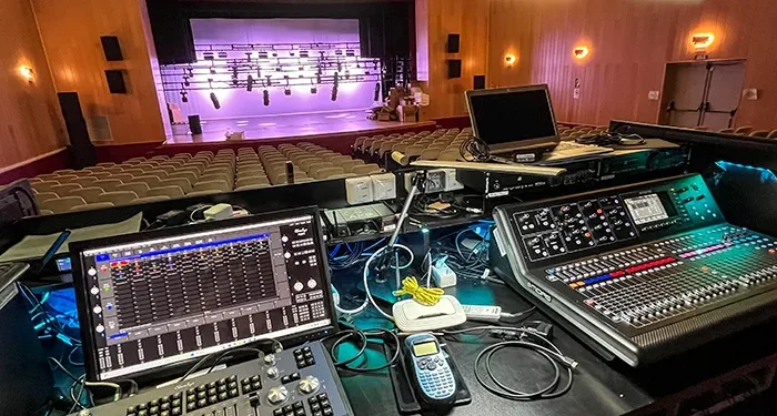 Modernización del Auditorio Ateneo Arriaca en Marchamalo con nueva iluminación y sonido gracias a fondos europeos