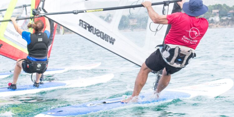 III Regata Solidaria de Castilla-La Mancha 2025 en Entrepeñas: deporte y solidaridad contra el osteosarcoma