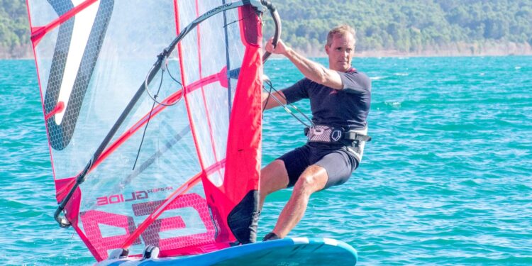 III Regata Solidaria de Castilla-La Mancha 2025 en Entrepeñas: deporte y solidaridad contra el osteosarcoma