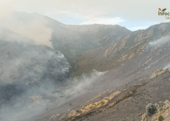 Incendio en Peñalba de la Sierra: más de 700 hectáreas arrasadas y 23 medios aéreos luchan por controlarlo