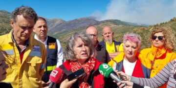 Incendio en Peñalba de la Sierra: nivel 2 de emergencia, evacuaciones y debate sobre la gestión forestal en Castilla-La Mancha