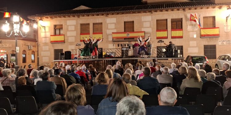 Las Fiestas Patronales de El Casar 2025 destacaron ayer con la tradicional comida popular, el Día del Mayor y los encierros por las calles. Música, charanga y actividades para todos los vecinos.