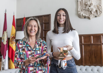Lena Moreno, oro en el Grand Prix de Taekwondo en Charlotte y recibida por la alcaldesa de Guadalajara