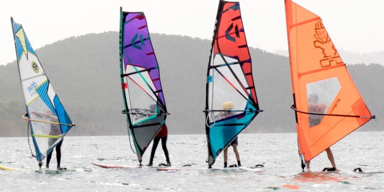 III Regata Solidaria de Castilla-La Mancha 2025 en Entrepeñas: deporte y solidaridad contra el osteosarcoma