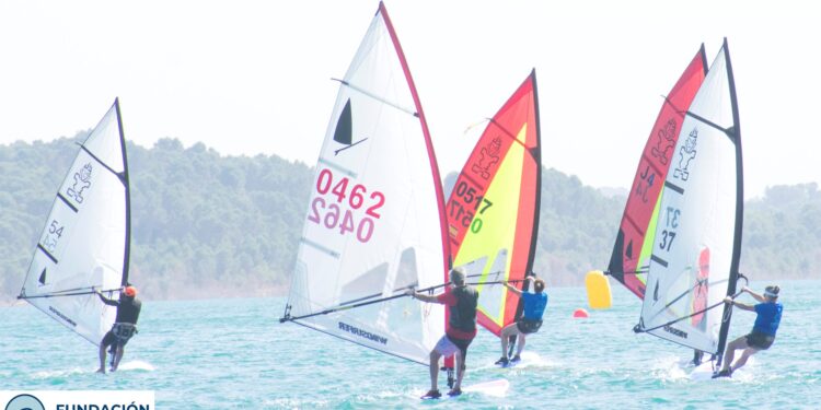 III Regata Solidaria de Castilla-La Mancha 2025 en Entrepeñas: deporte y solidaridad contra el osteosarcoma