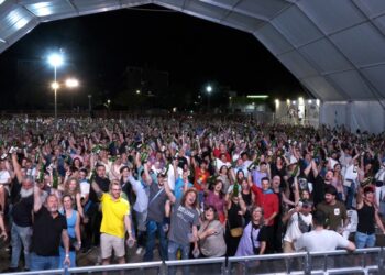 Récord de escanciado de sidra en Azuqueca de Henares por la Casa de Asturias