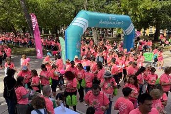 Más de 2.000 personas participan en la XI Marcha Solidaria contra el cáncer en Guadalajara