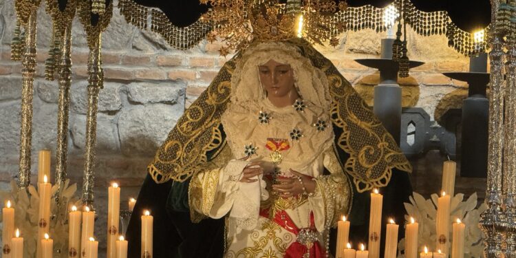 Ana Guarinos celebra con la Hermandad de la Esperanza Macarena el 75 aniversario en Guadalajara