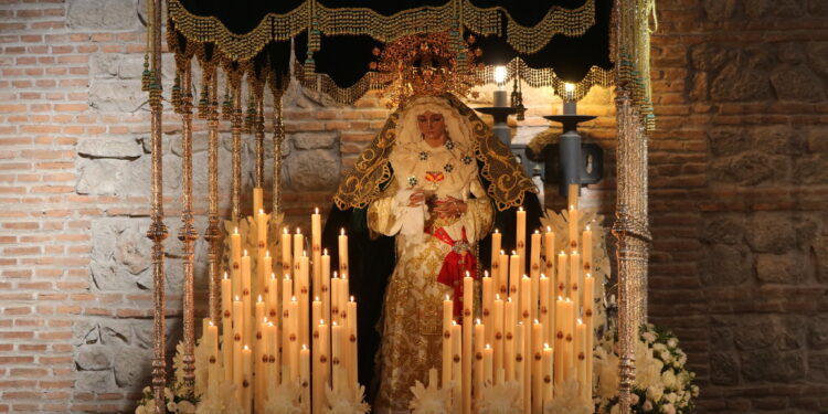 Ana Guarinos celebra con la Hermandad de la Esperanza Macarena el 75 aniversario en Guadalajara