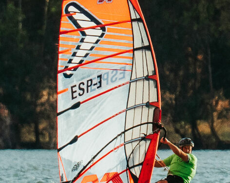 Alfonso Tertre gana el bronce en el Campeonato Regional de Windsurf-Slalom 2025 en la X Regata del Queso “Don Apolonio”