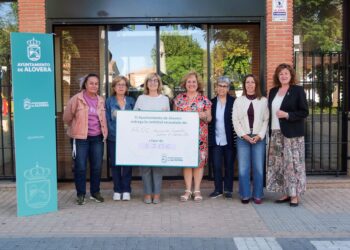 Alovera dona 3.215 euros a la Asociación Española contra el Cáncer gracias a la cena solidaria de sus fiestas patronales