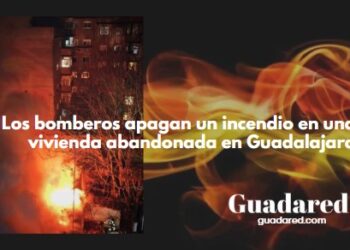 Los Bomberos de Guadalajara apagan un incendio en una vivienda abandonada