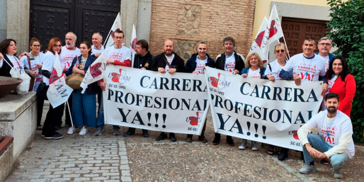García-Page rechaza la carrera profesional del Sescam y los sindicatos protestan en Toledo