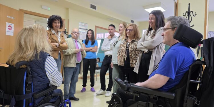 Castilla-La Mancha destina más de 210.000 € a asociaciones que apoyan a personas con esclerosis múltiple