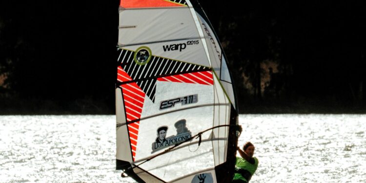 Alfonso Tertre gana el bronce en el Campeonato Regional de Windsurf-Slalom 2025 en la X Regata del Queso “Don Apolonio”