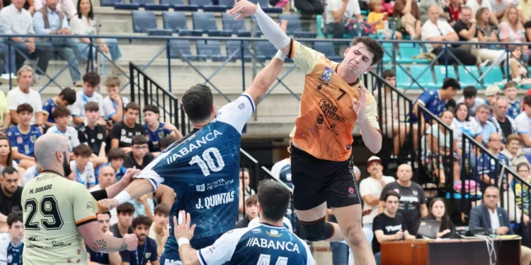 El Sanicentro BM Guadalajara logra su primera victoria en Cangas