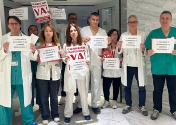 Emiliano García-Page evita a los trabajadores del SESCAM en Guadalajara mientras sigue sin cumplir la Carrera Profesional