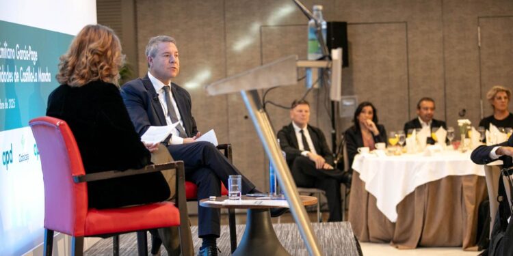 García-Page propone cinco pactos estratégicos para impulsar competitividad y energía renovable en España