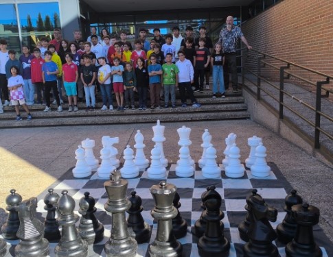Guadalajara se rinde al ajedrez con el Festival UNED 2025 y la presencia del Gran Maestro Julio Granda