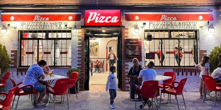 Fernando Dávila expone su arte en Pizzería Pizca de Guadalajara