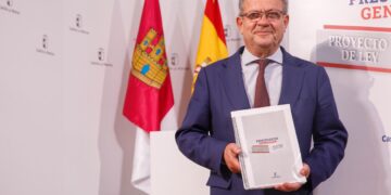 Castilla-La Mancha aprueba unos presupuestos de 12.903 millones para 2026 centrados en las personas y el desarrollo regional