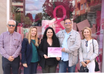 Productos de Peluquería Domínguez gana ‘Escaparate en Rosa’ 2025