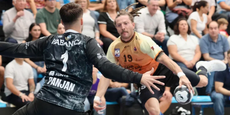 El Sanicentro BM Guadalajara logra su primera victoria en Cangas