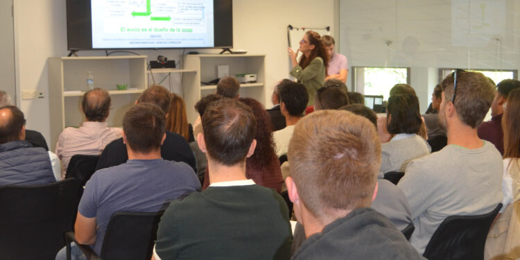 Jóvenes agricultores visitan Grupo AN en Navarra para conocer la transformación de hortalizas