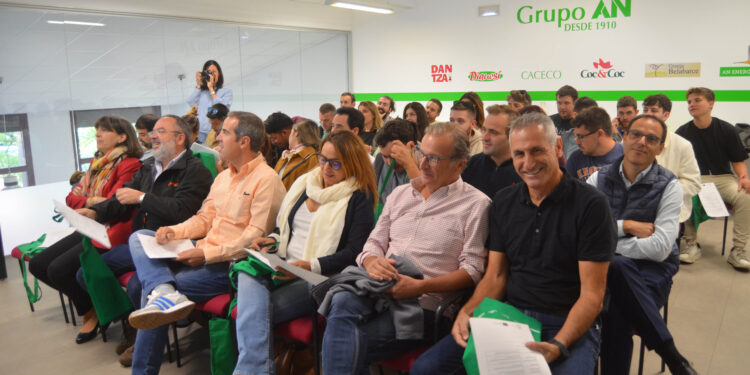 Jóvenes agricultores visitan Grupo AN en Navarra para conocer la transformación de hortalizas