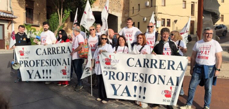 García-Page rechaza la carrera profesional del Sescam y los sindicatos protestan en Toledo