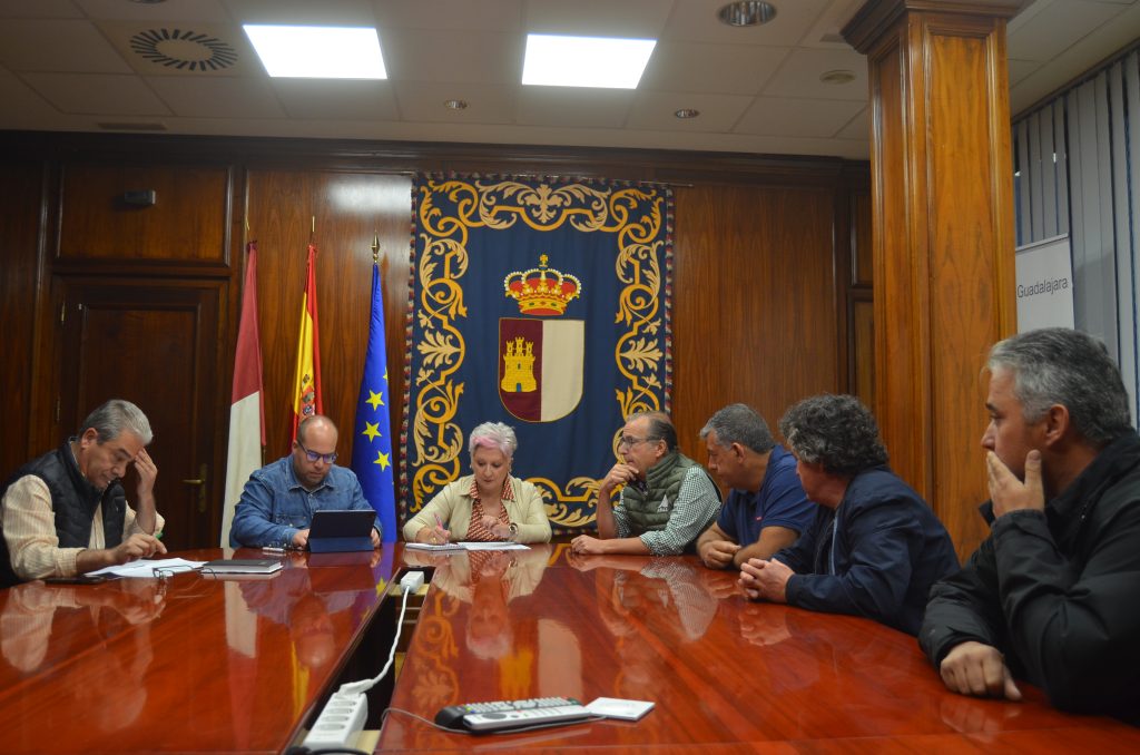 APAG pide ayuda urgente a la Junta para los ganaderos de Peñalba tras el incendio del Pico del Lobo