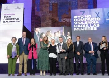 Balonmano Guadalajara Reconocido por su Compromiso con la Igualdad y la Lucha contra la Violencia Machista en el 25N